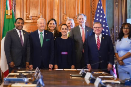 Sheinbaum se reúne con congresistas de EU en Palacio Nacional para fortalecer relaciones bilaterales