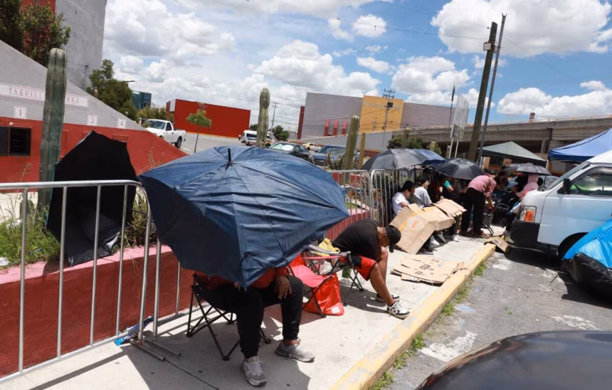 Venta de boletos para Palenque Pachuca 2025 inicia con largas filas