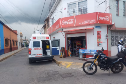 Automovilista agrede y patea brutalmente a ciclista en Tulancingo