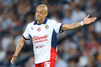 Carlos Hermosillo critica duramente el regreso de Javier 'Chicharito' Hernández al fútbol mexicano