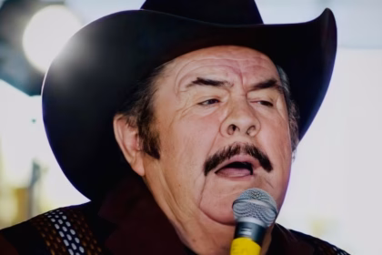 Desmayo de Eliseo Robles en concierto genera preocupación entre seguidores