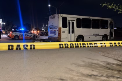 Adolescente muere tras ser atropellada por camión en accidente en Torreón