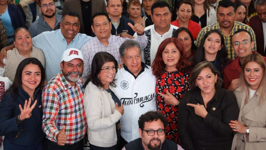 Reconocen trayectoria de Higinio Martínez como político de la 4T
