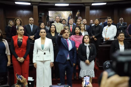 Nombran a Carlos Torres Piña fiscal de Michoacán