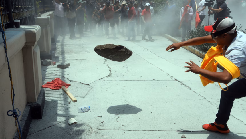 CNTE paraliza Ciudad de México con plantones y bloqueos