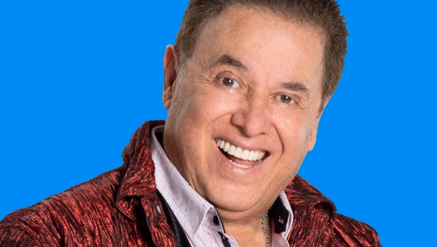 Mario Bezares causa polémica por bailar gallinazo en ropa interior