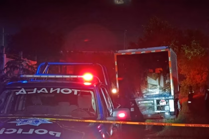 Hombre muerto en camión incendiado en Tonalá, investigación en curso