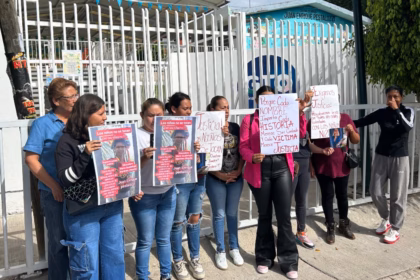 Buscan libertad condicional para maestra acusada de abuso en León