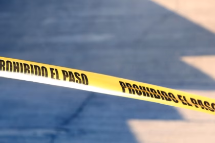Mujer intenta llevarse a su hijo con armas en Iztapalapa
