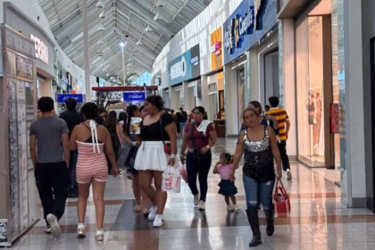 Centros comerciales en cancún, alternativa de paseo en temporada de sargazo