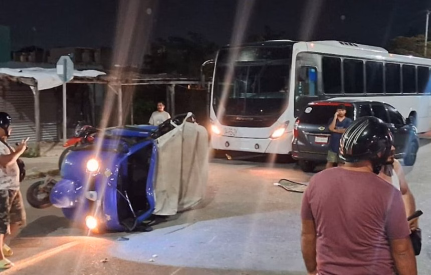 Mototaxi vuelca tras impacto en la supermanzana 249