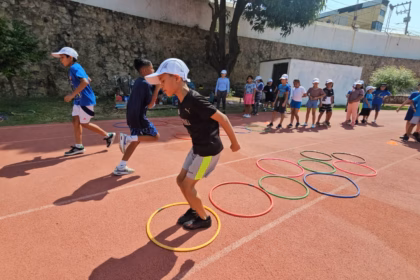 Participan niños en curso de verano en la Unidad Deportiva de Acapulco