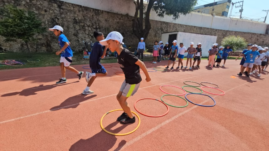 Participan niños en curso de verano en la Unidad Deportiva de Acapulco