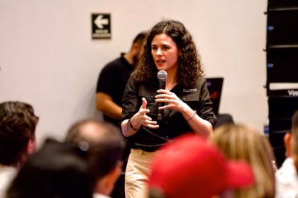 Luisa Alcalde llama a morenistas a vivir con austeridad