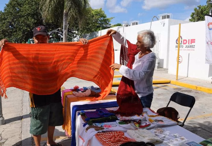 Mini Bazar de Mujeres Emprendedoras en Cancún
