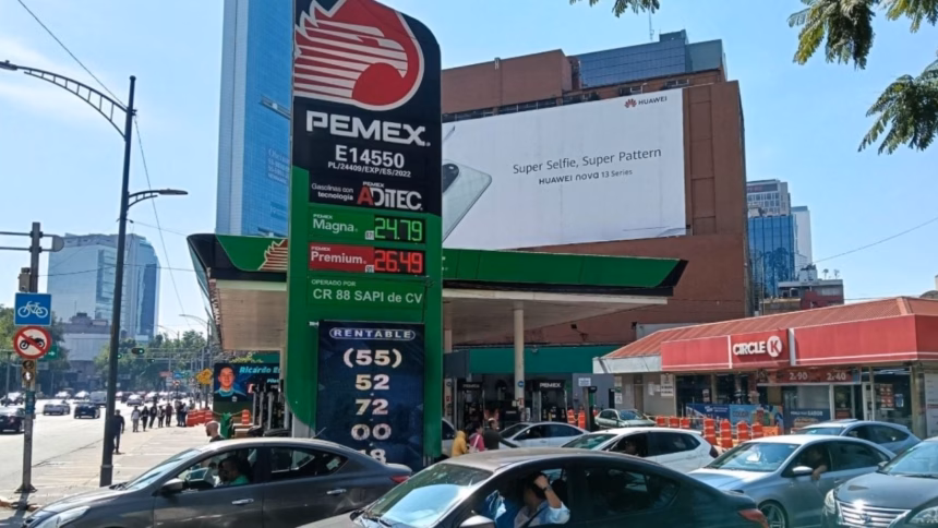 Fitch mejora la calificación de Pemex, pero advierte su fragilidad financiera