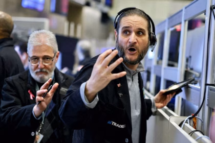 Wall Street cae por nuevos aranceles de Trump y datos de empleo débiles
