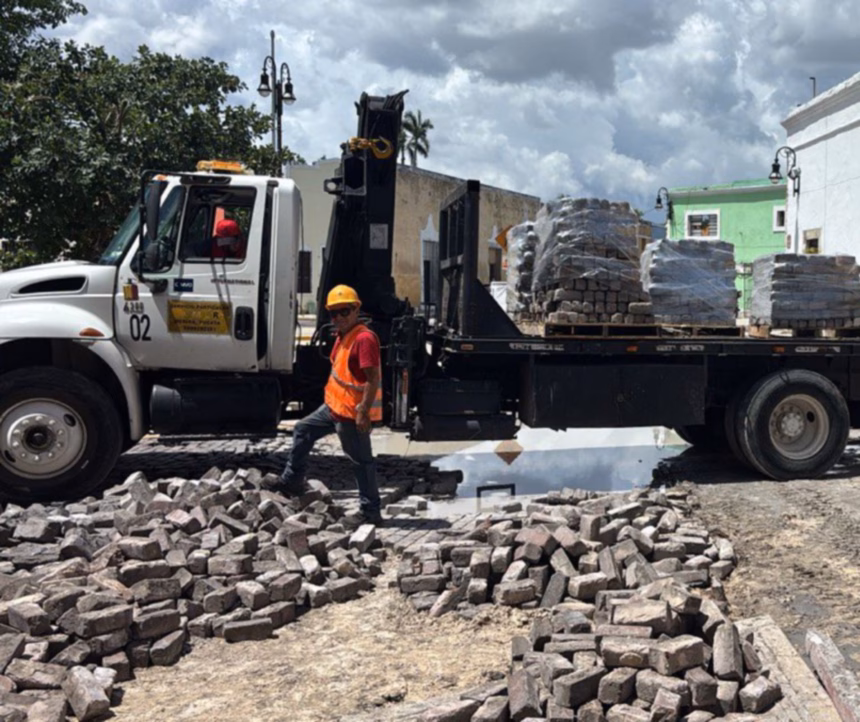 Rehabilitan adoquinado en la zona de la Ermita de Mérida