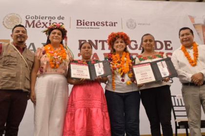 Gobierno de Veracruz entrega recursos a comunidades náhuatl