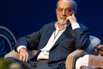 Slim busca salir del proyecto Lakach en Pemex para centrarse en Ixachi