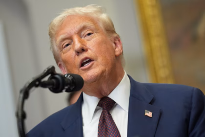 Trump ordena despliegue de submarinos nucleares tras advertencia de Medvédev