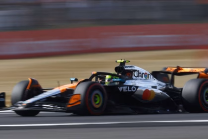 Norris lidera el doblete de McLaren en prácticas libres en Hungría