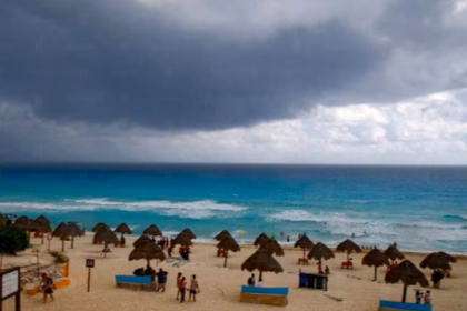 Clima en Cancún: Cielo nublado y lluvias fuertes en Quintana Roo