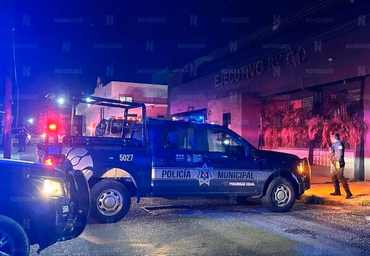 Sujetos armados intentan ingresar a bar abandonado en Cancún