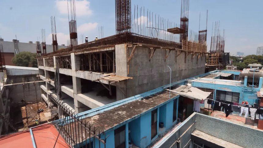 Obra en División del Norte pone en riesgo edificios y vecinos en CDMX