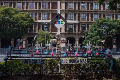Detienen en Estados Unidos a socia de la Guardería ABC; padres exigen su extradición