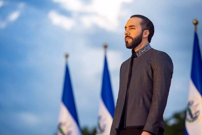 Bukele defiende la reelección indefinida y niega que amenace la democracia