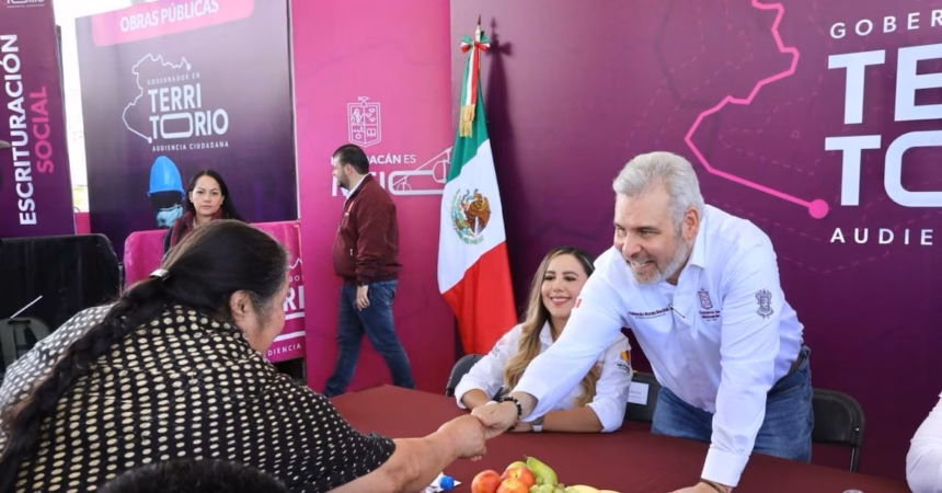 Alfredo Ramírez Bedolla realiza audiencia pública en Santa Clara del Cobre
