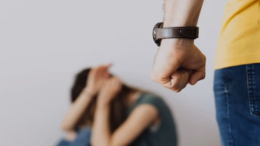 Persiste la violencia familiar, extorsiones y ciberataques en Nuevo León