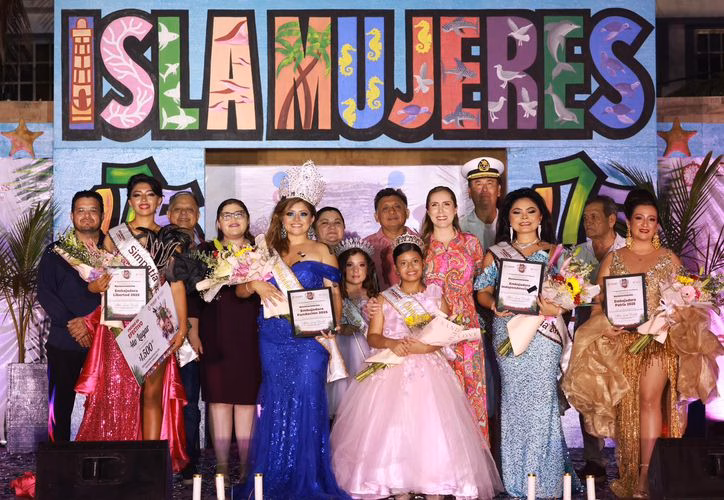 Isla Mujeres celebra con éxito la Noche de Embajadoras de las Fiestas de Fundación 2025