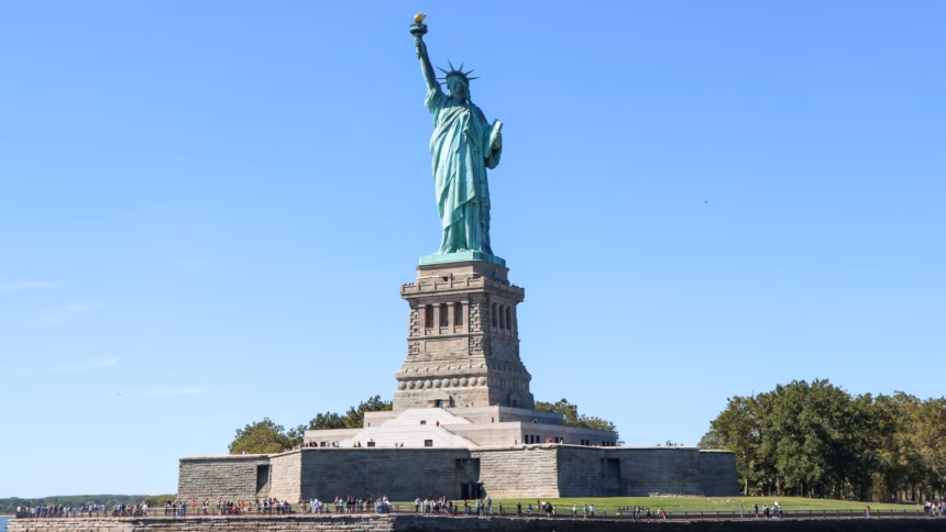 Estados Unidos impondrá fianza de hasta 15 mil dólares a turistas con altos índices de permanencia ilegal