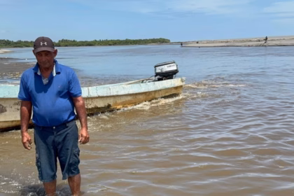 Walter González, pescador que rescata cuerpos en el Río Suchiate