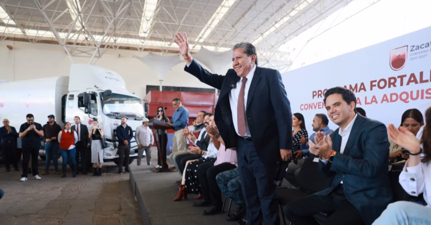 Zacatecas entrega 26 vehículos municipales mediante esquema peso a peso