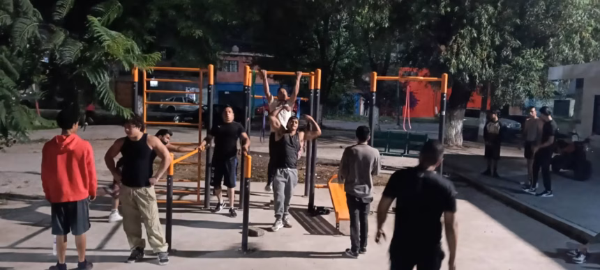 Jóvenes de Morelia exigen mayor infraestructura para calistenia