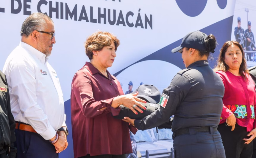 Gobernadora Delfina Gómez entrega patrullas en Chimalhuacán para reforzar seguridad
