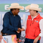 Esteban Villegas entrega semillas de calidad en Durango