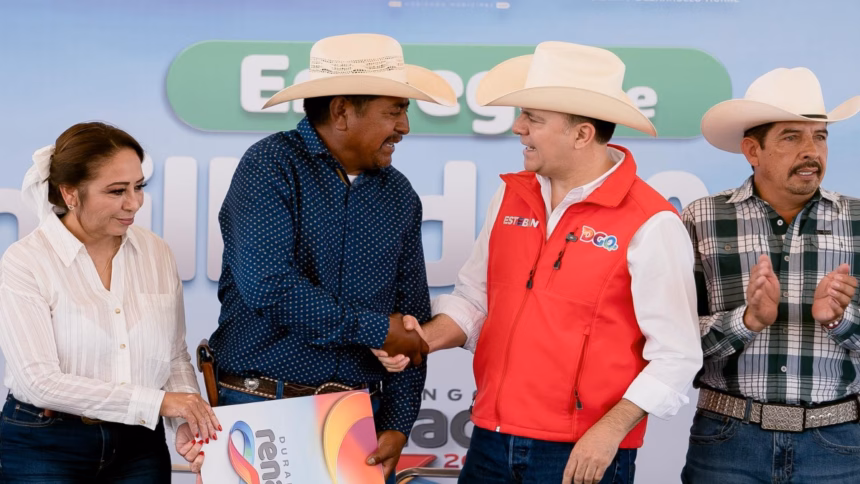Esteban Villegas entrega semillas de calidad en Durango