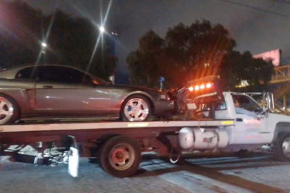 Detienen vehículos de conductores que realizaban acrobacias en Plaza Tangamanga