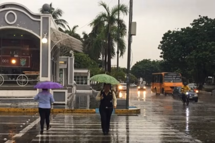 Lluvias intensas en Veracruz por la Onda Tropical 20