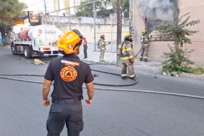 Incendio en edificio abandonado en el centro de Monterrey