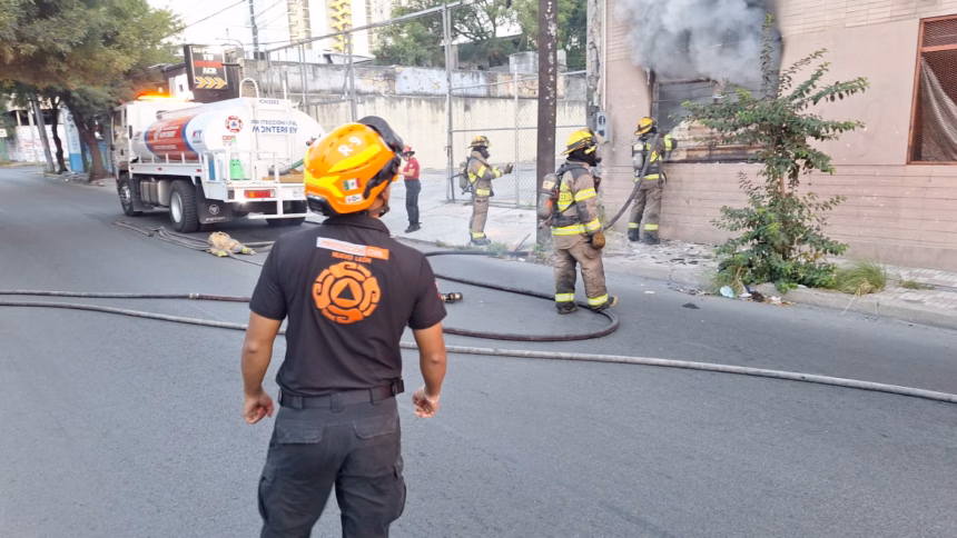 Incendio en edificio abandonado en el centro de Monterrey