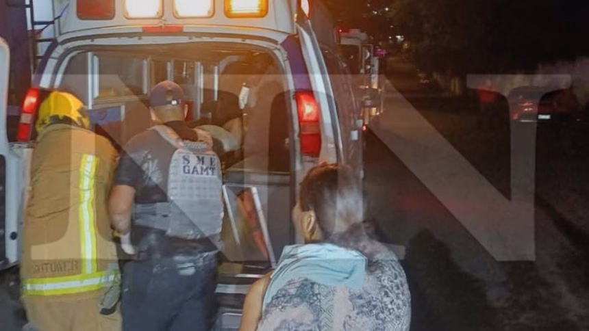 Derrumbe en Tepic: Se desploma parte del techo de una vivienda
