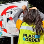 Querétaro realiza limpieza de señalética vial en el Centro Histórico