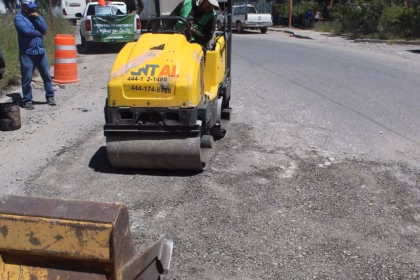 Comienzan trabajos de bacheo en los ejes 128 y 134 en la Zona Industrial