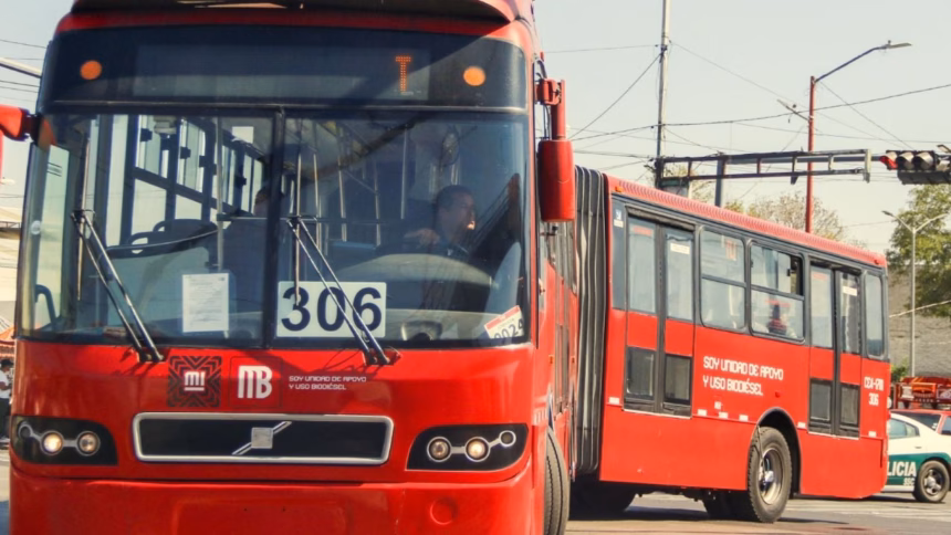 Fallece hombre en Metrobús CDMX en estación Teatro de los Insurgentes