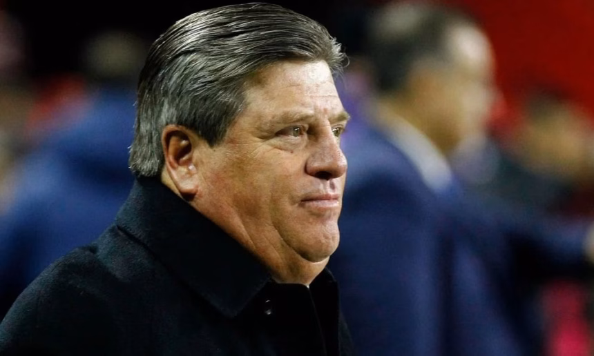 Miguel Herrera elogia a Gilberto Mora y critica al padre de Diego Lainez